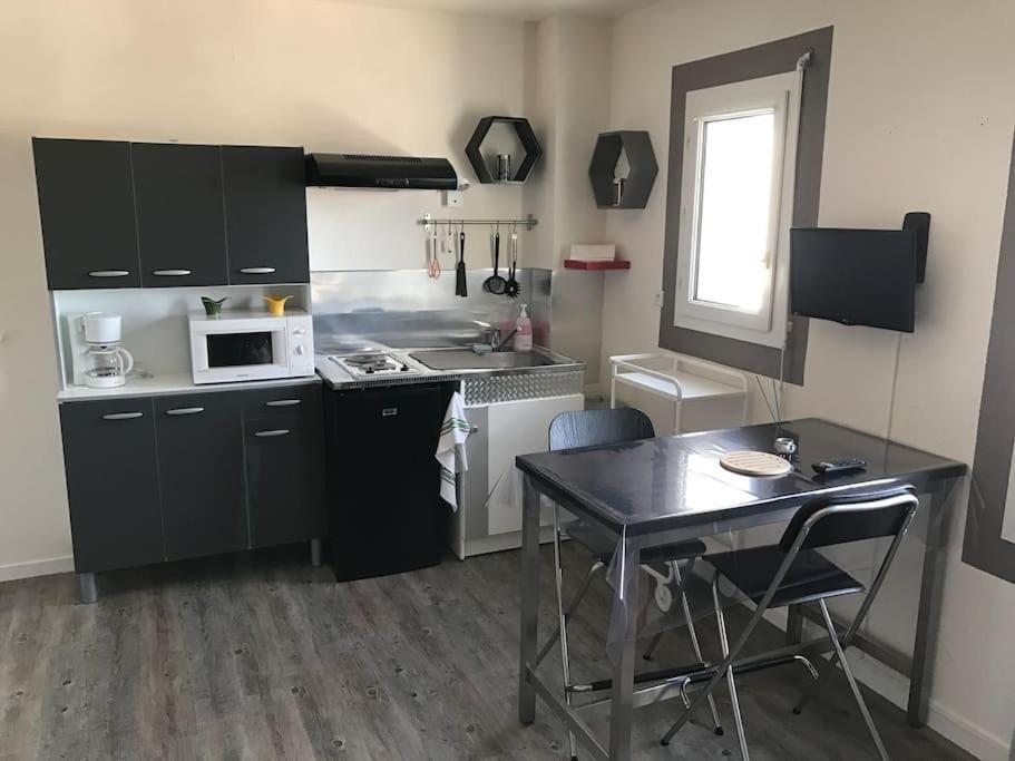 Studio Near Downtown And Old Port Ла Рошел Екстериор снимка